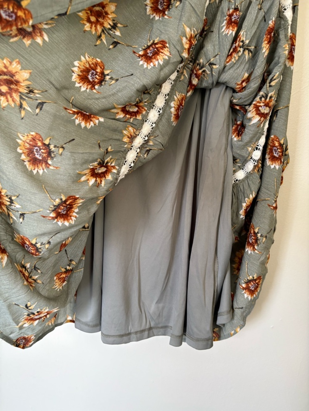 Doe & Rae Sage Green Sunflower Lace Sundress Size Small NWT - Picture 11 of 16